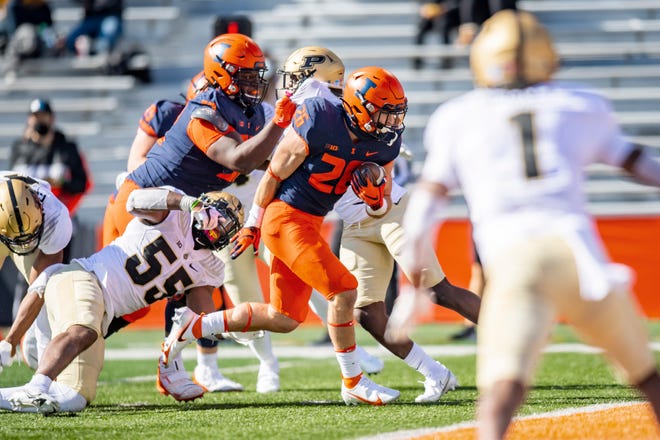 Oct 31, 2020; Champaign, Illinois, USA; Illinois Fighting Illini running back Mike Epstein (26) runs the ball in for a touchdown during the first half against the Purdue Boilermakers at Memorial Stadium. Mandatory Credit: Patrick Gorski-USA TODAY Sports
